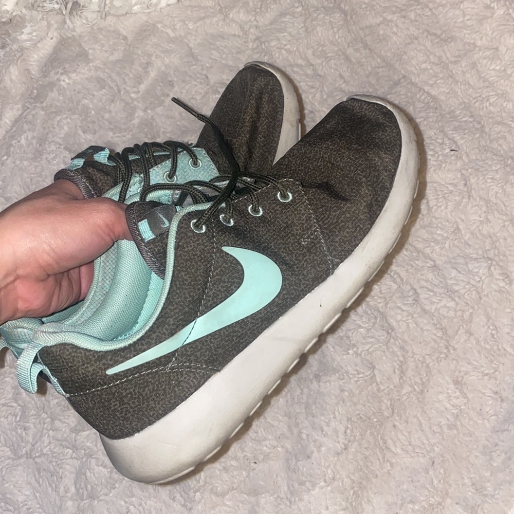 Nike roshe runs shoes